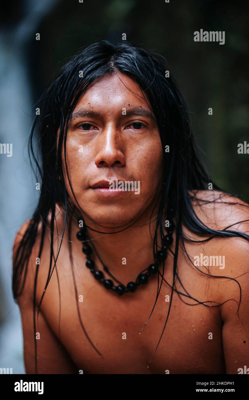 Einheimische Sapara-Person im Amazonas-Regenwald Stockfoto