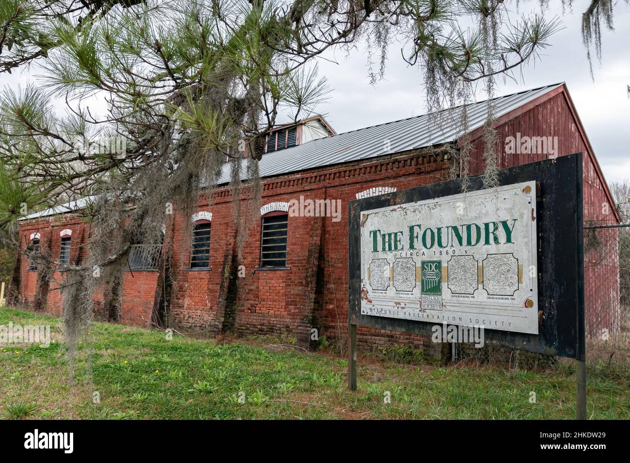 Selma, Alabama, USA - 26. Januar 2021: Schild vor der historischen Selma Ordnance and Naval Foundry, einem führenden Produktionszentrum der Konföderation Stockfoto