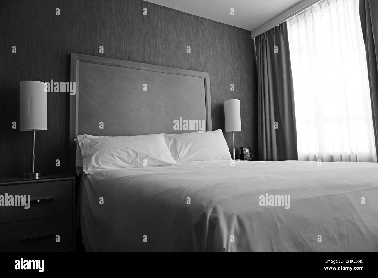 Hotelzimmer, Möblierung, schwarz-weiß Stockfoto