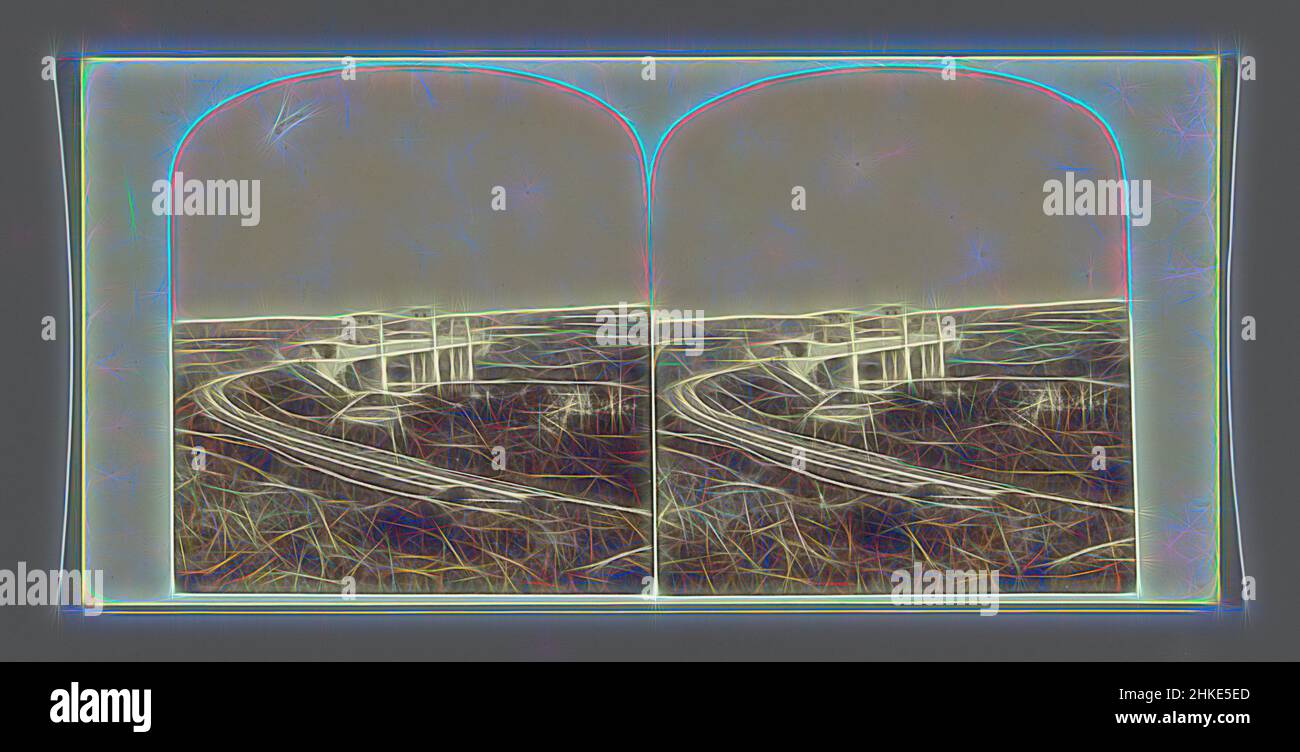 Inspiriert von View of the Britannia Bridge, Britannia Tubular Bridge, from the Angelsley Monument., Manchester Photographic Company Ltd, Verlag: Manchester Photographic Company Ltd, Wales, Verlag: Manchester, c. 1850 - c. 1880, Albumendruck, Höhe 85 mm × Breite 170 mm, neu gestaltet von Artotop. Klassische Kunst neu erfunden mit einem modernen Twist. Design von warmen fröhlichen Leuchten der Helligkeit und Lichtstrahl Strahlkraft. Fotografie inspiriert von Surrealismus und Futurismus, umarmt dynamische Energie der modernen Technologie, Bewegung, Geschwindigkeit und Kultur zu revolutionieren Stockfoto
