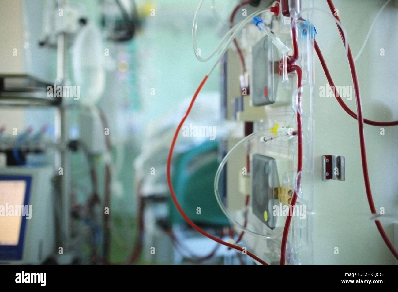 Dialysegerät während des Betriebs auf der Intensivstation. Stockfoto