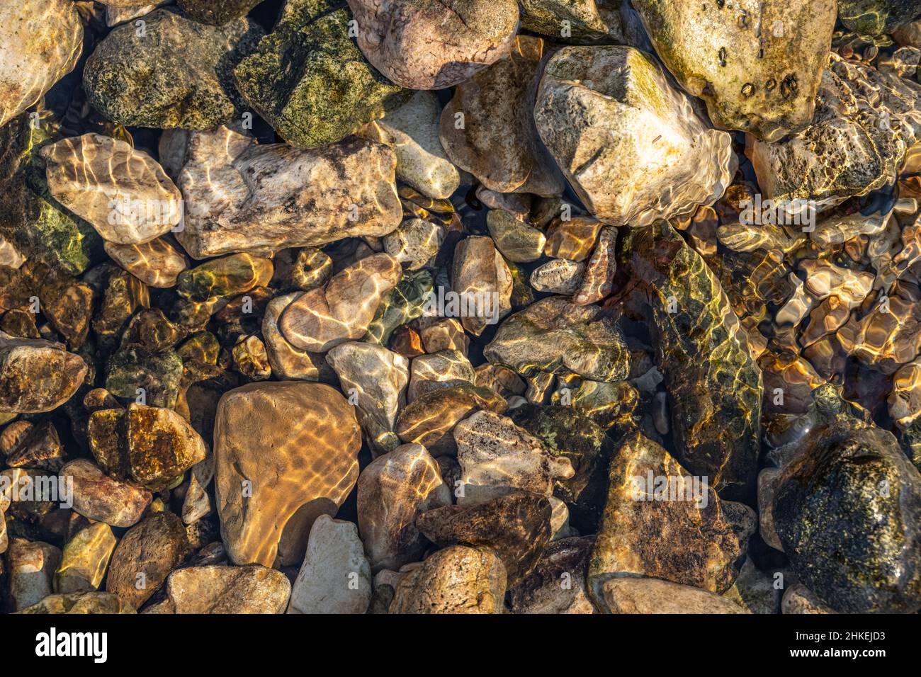 Creek stones in the Crystal Clear Water of South Sylamore Creek in the Ozark Mountains at Mountain View, Arkansas. (USA) Stockfoto