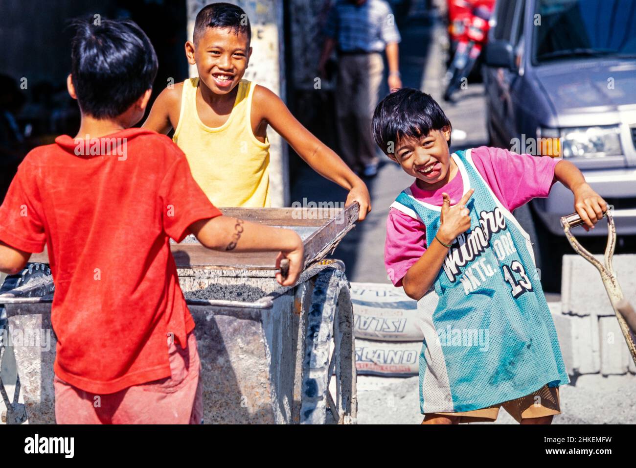 Kinderarbeit auf der Baustelle, Manila, Philippinen Stockfoto