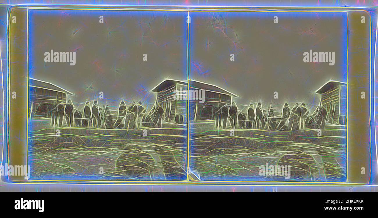 Inspiriert von einer Gruppe von Menschen in einem Innenhof zwischen Kasernen, Mexiko, Mexiko, 1861 - 1870, Papier, Albumendruck, Höhe 80 mm × Breite 165 mm, neu gestaltet von Artotop. Klassische Kunst neu erfunden mit einem modernen Twist. Design von warmen fröhlichen Leuchten der Helligkeit und Lichtstrahl Strahlkraft. Fotografie inspiriert von Surrealismus und Futurismus, umarmt dynamische Energie der modernen Technologie, Bewegung, Geschwindigkeit und Kultur zu revolutionieren Stockfoto