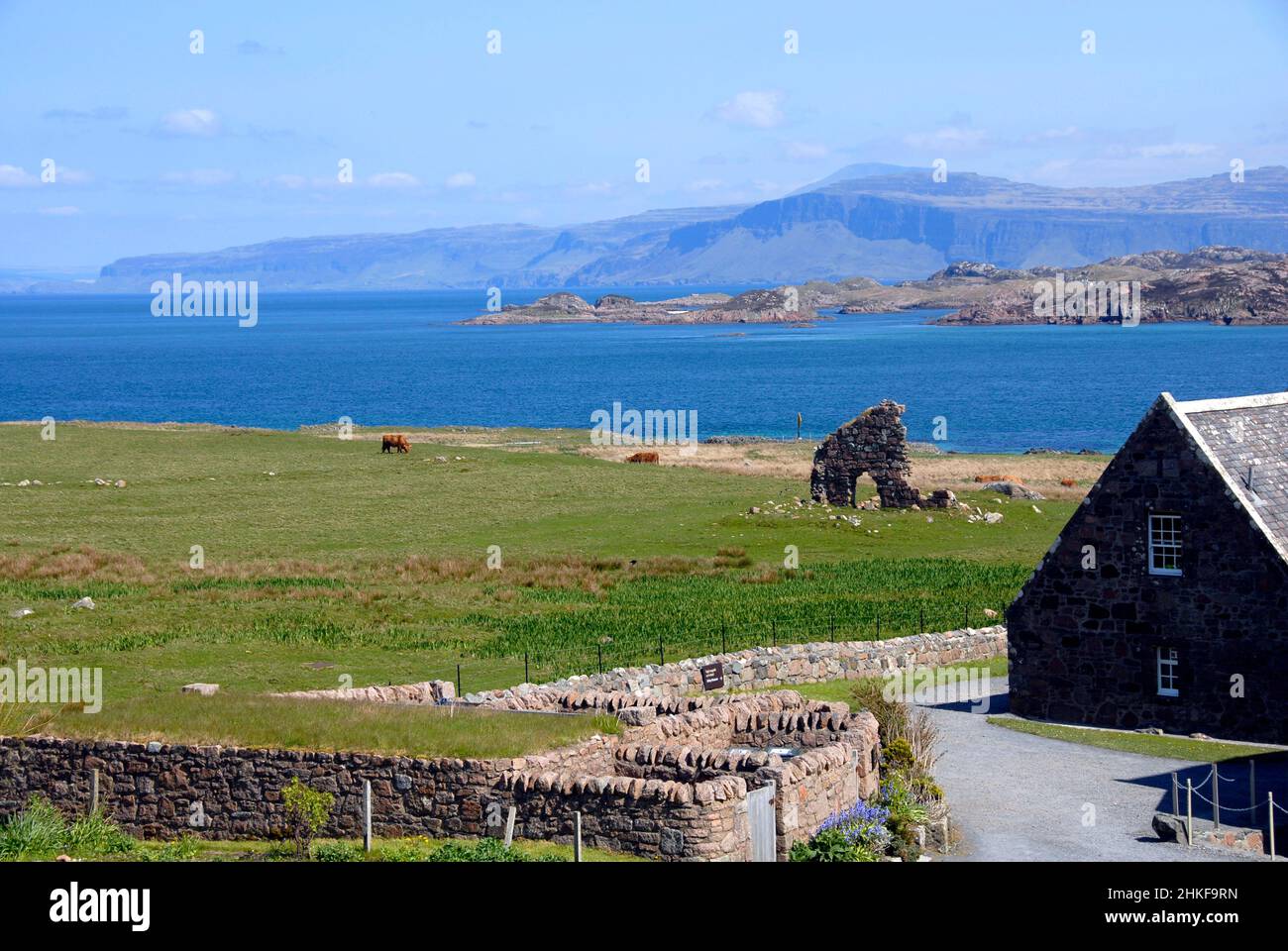 Blick von der Insel Iona, bei der Iona Abbey, auf die Insel Mull, Schottland Stockfoto