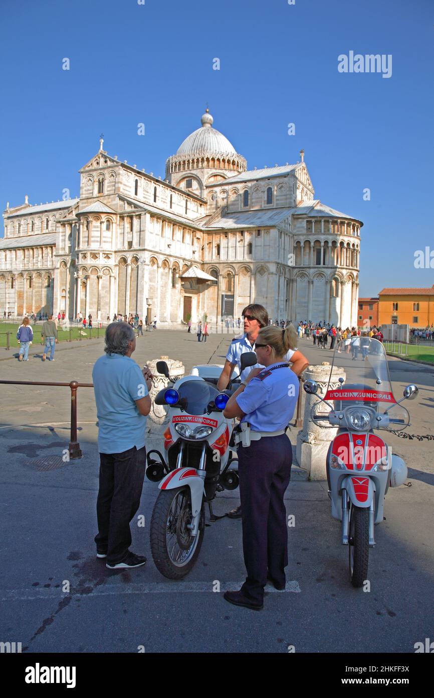 Polizia municipiale, Polizei in Pisa an der Stelle der Wunder, Toskana, Italien Stockfoto