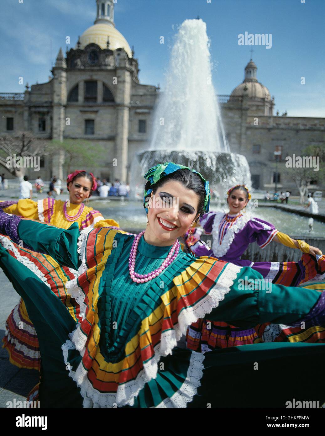 Karneval. Junge Frauen traditionelle Tänzerinnen. Stockfoto