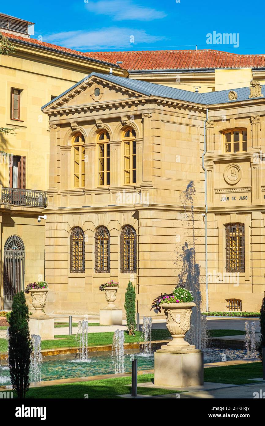 Spanien, Navarra, Pamplona (Iruña), Bühne auf dem Camino Francés, spanische Pilgerroute nach Santiago de Compostela, UNESCO-Weltkulturerbe, der Palacio de Navarra aus dem 19th. Jahrhundert ist Sitz der Regierung Navarras Stockfoto