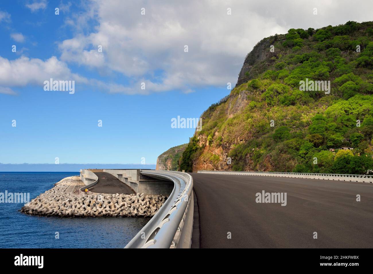 Frankreich, Réunion Island (französisches Überseedepartement), la Grande Chaloupe à La Possession, die Neue Küstenstraße (Nouvelle Route du Littoral - NRL), Ende des 5,4 km langen Seeviadukts zwischen der Hauptstadt Saint-Denis und la Grande Chaloupe Stockfoto