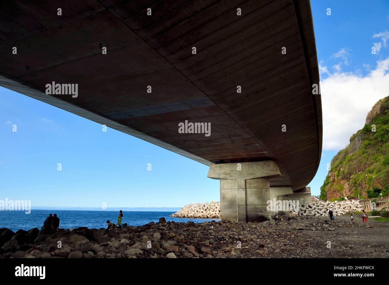 Frankreich, Réunion Island (französisches Überseedepartement), la Grande Chaloupe à La Possession, die Neue Küstenstraße (Nouvelle Route du Littoral - NRL), Ende des 5,4 km langen Seeviadukts zwischen der Hauptstadt Saint-Denis und la Grande Chaloupe Stockfoto