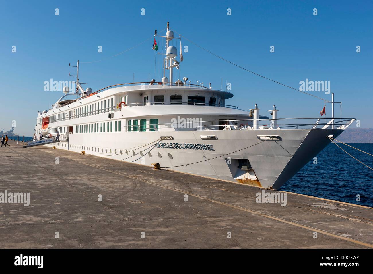 Jordanien, Aqaba, Hafen von Aqaba, CroisiEuropas MS Belle de l'Adriatique im Hafen Stockfoto