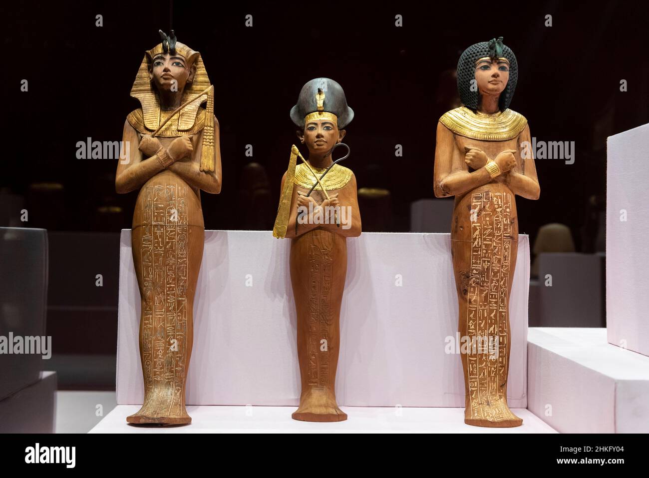 Ägypten, Governorat am Roten Meer, Hurghada, Hurghada Museum, König tut (Tutanchamun) trägt nubischen Ring, die blaue Krone (Khepresh) und den Kopfschmuck „Nemes“ aus dem Tal der Könige) Stockfoto