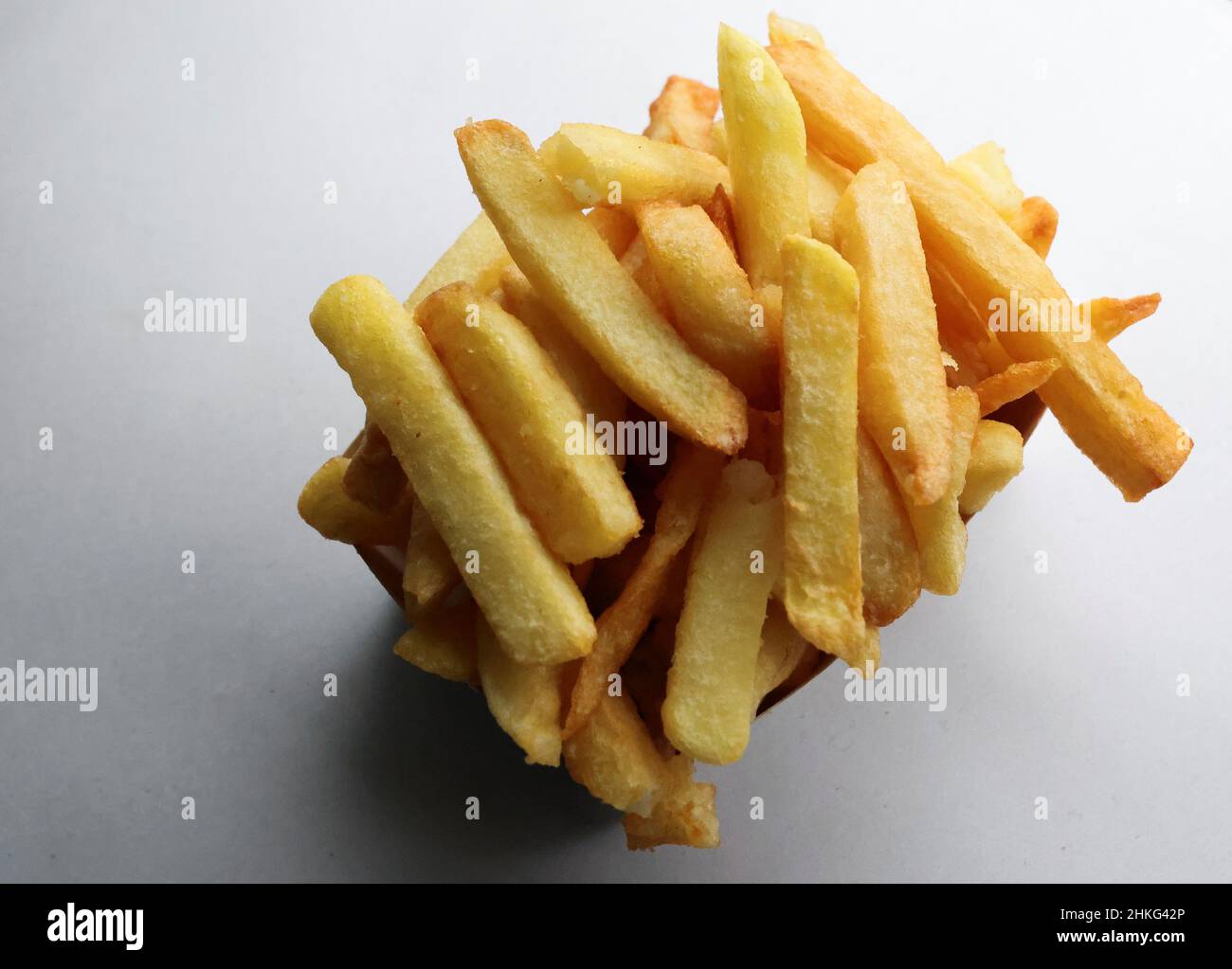 Eine Portion Pommes ist am Stand der „Tram de Boitsfort“ in Brüssel, Belgien, am 4. Februar 2022