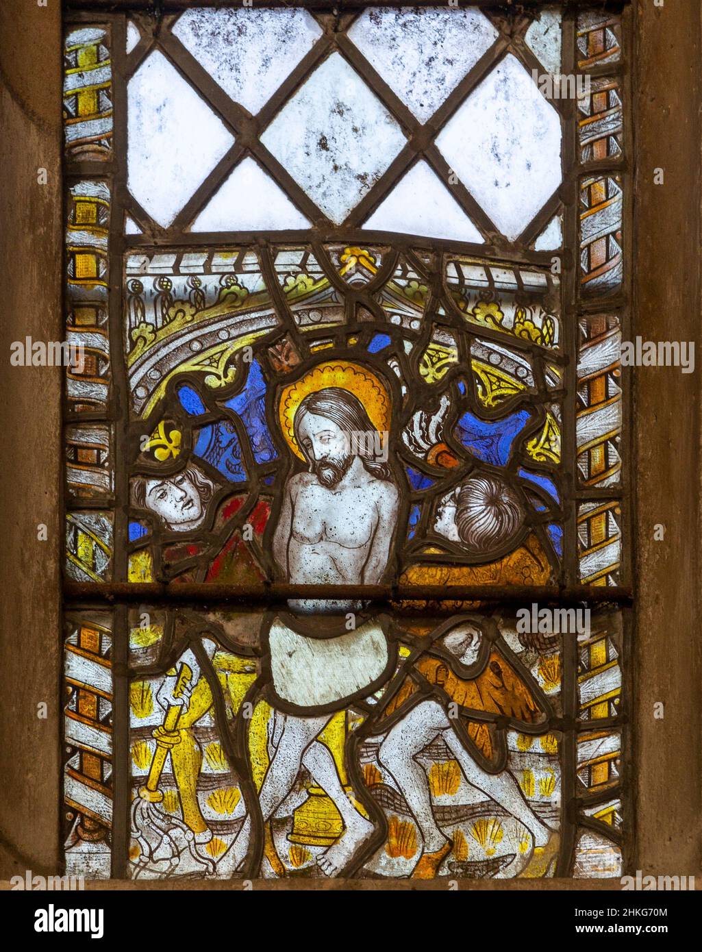 C15th Glasmalerei, Hessett Kirche, Suffolk, England, Großbritannien - Jesus Christus verspottet und gepeitscht, Geißel, Geißelung Stockfoto