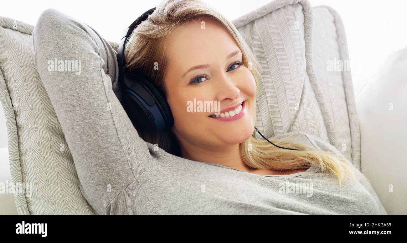 Meine lustige Zeit zu Hause, einfach nur abschalten, Musik zu hören Stockfoto