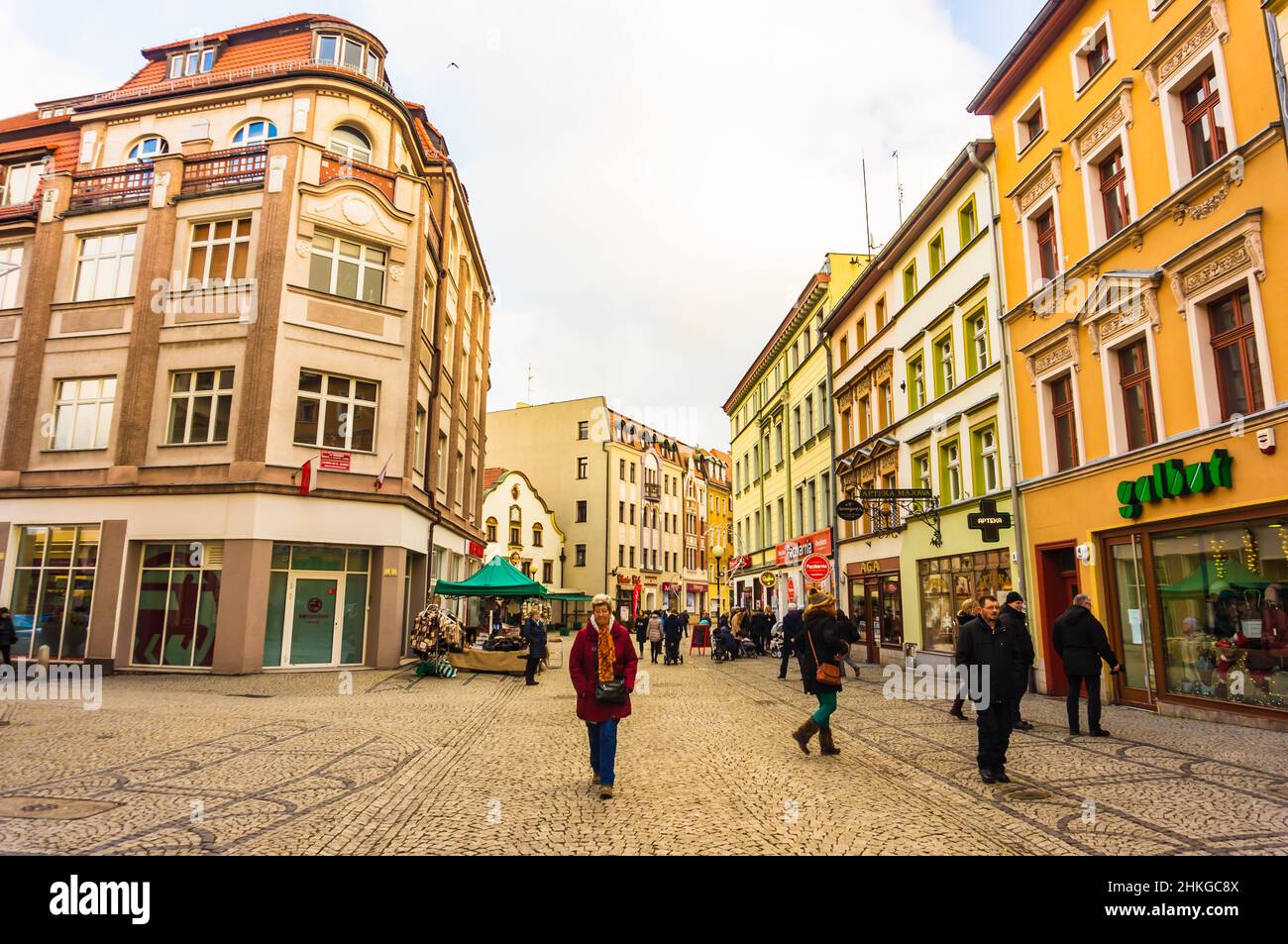 Einkaufsstraße in der Stadt. Stockfoto