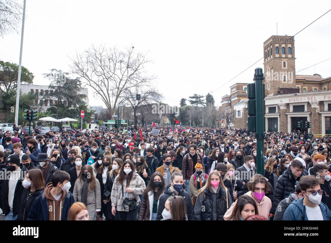 Demonstration von Piazzale Ostiense zum MIUR-Hauptquartier, organisiert von Gymnasiasten, um gegen das neue Format der Reifeprüfung zu protestieren, das vom Bildungsminister Patrizio Bianchi beschlossen wurde. (Foto von Matteo Nardone / Pacific Press/Sipa USA) Stockfoto