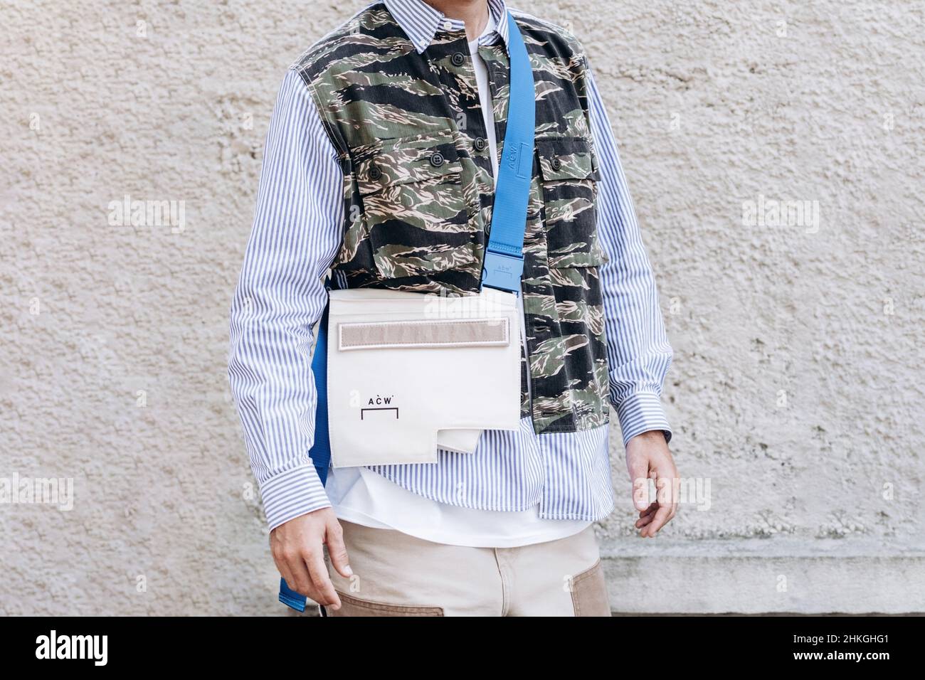 Mailand, Italien - 24. September 2021: Details zu Street Style Fashion Outfits Stockfoto