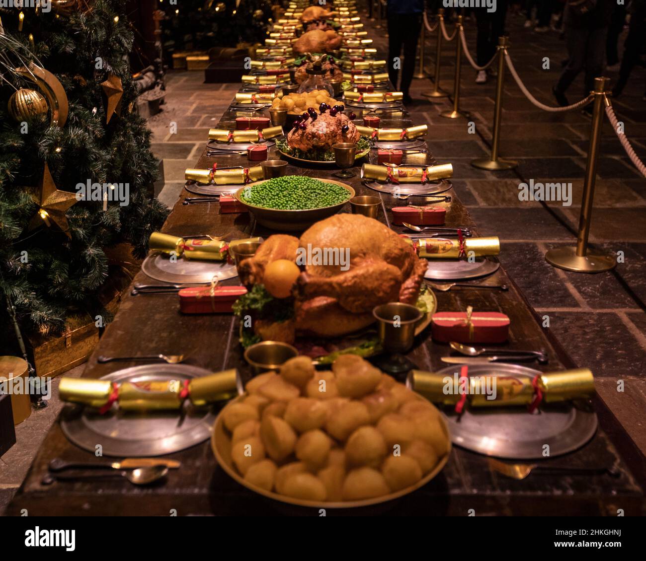 Leavesden, Großbritannien - 9th 2022. Januar: Eine festlich aussehende große Halle von Hogwarts, bei der Making of Harry Potter Tour in den Warner Bros. Studios in Leavesde Stockfoto