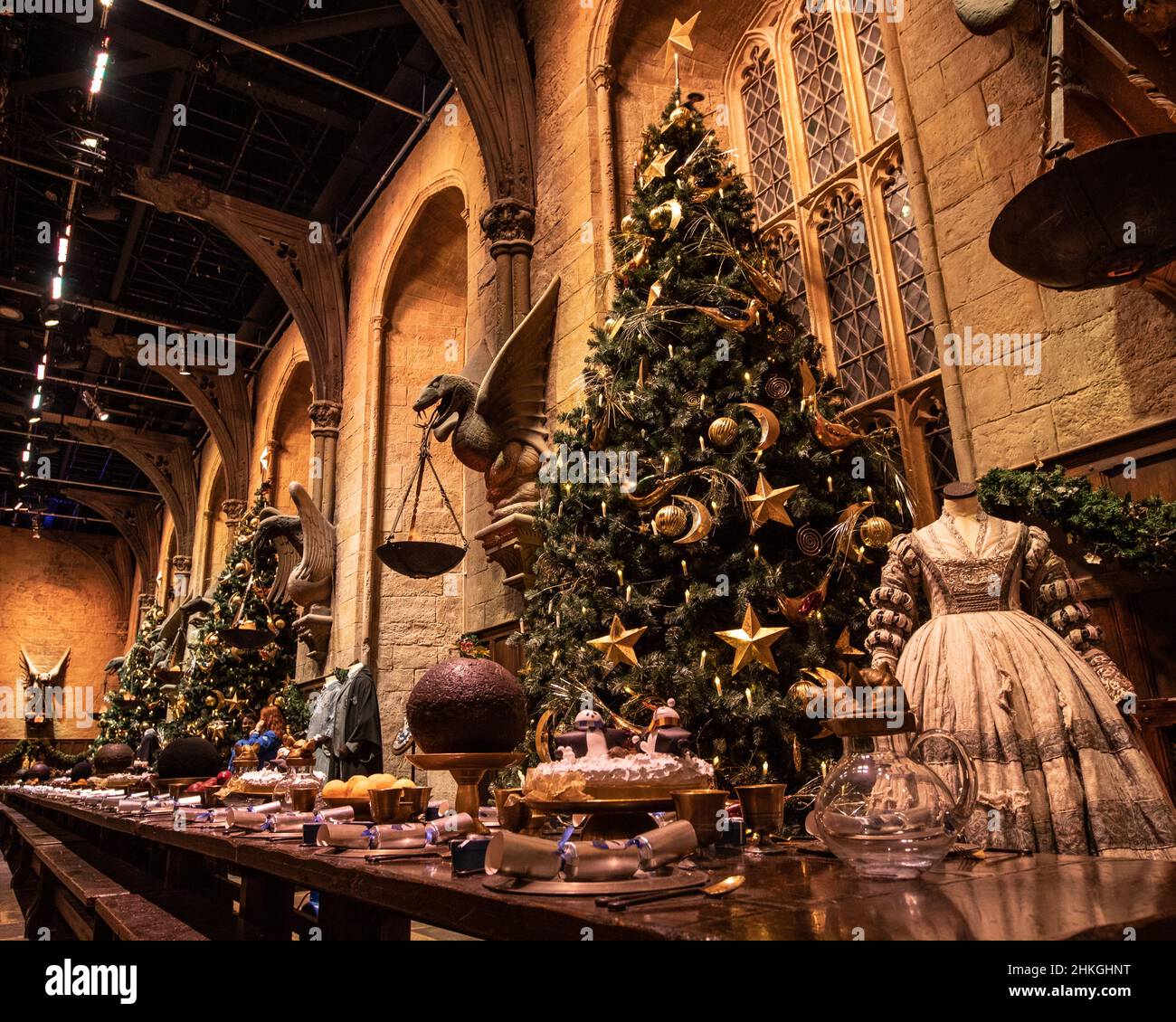 Leavesden, Großbritannien - 9th 2022. Januar: Eine festlich aussehende große Halle von Hogwarts, bei der Making of Harry Potter Tour in den Warner Bros. Studios in Leavesde Stockfoto