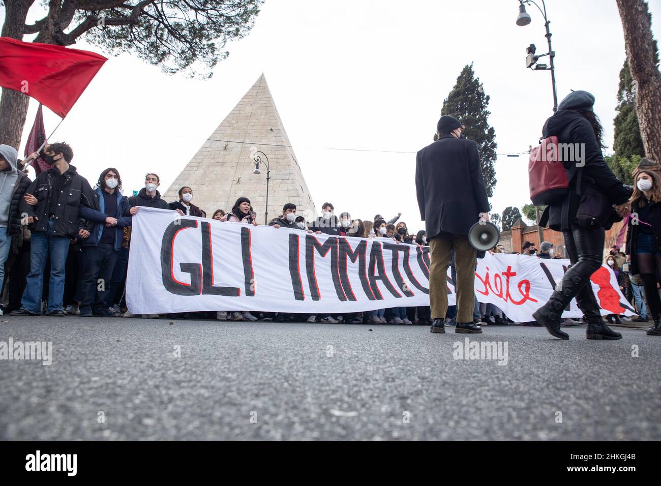 Demonstration von Piazzale Ostiense zum MIUR-Hauptquartier, organisiert von Gymnasiasten, um gegen das neue Format der Reifeprüfung zu protestieren, das vom Bildungsminister Patrizio Bianchi beschlossen wurde. (Foto von Matteo Nardone / Pacific Press/Sipa USA) Stockfoto