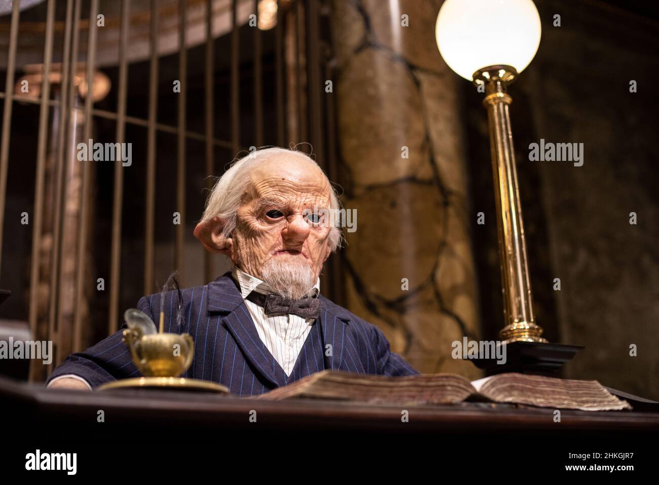 Leavesden, Großbritannien - 9th 2022. Januar: Goblin Teller auf dem beeindruckenden Set der Gringotts Wizarding Bank, bei der Making of Harry Potter Tour im Warner Br Stockfoto