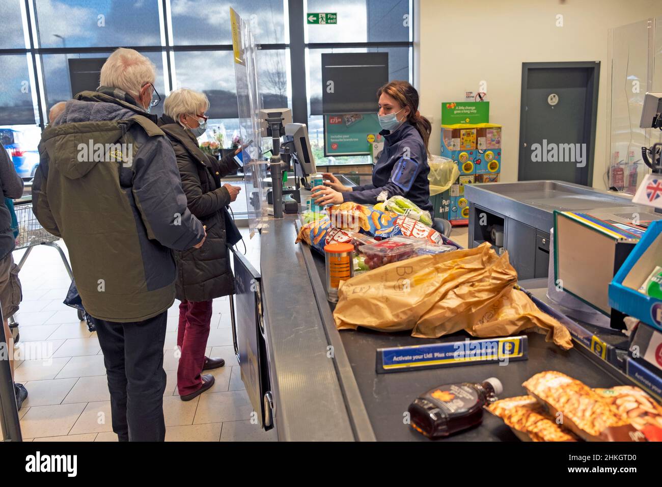 Lidl Supermarkt Inneneinrichtung im Februar 2022 Wales Großbritannien Stockfoto