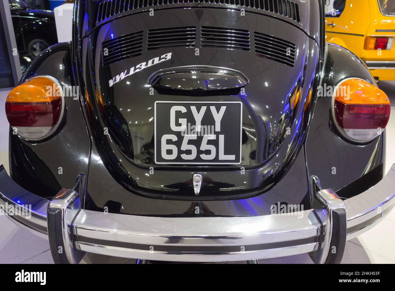 Nahaufnahme der Rückseite eines schwarzen Volkswagen Beetle 1303 Stockfoto