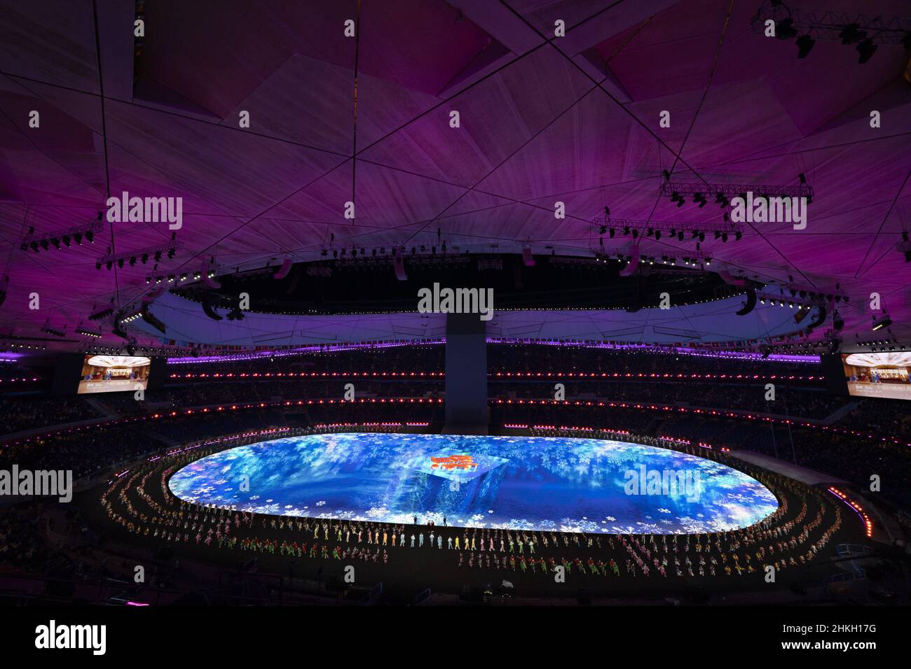 Peking, China. 04th. Februar 2022. Die Olympischen Eröffnungsfeiern im Nationalstadion bei den Olympischen Winterspielen 2022 in Peking am Freitag, den 4. Februar 2022. Foto von Richard Ellis/UPI Credit: UPI/Alamy Live News Stockfoto