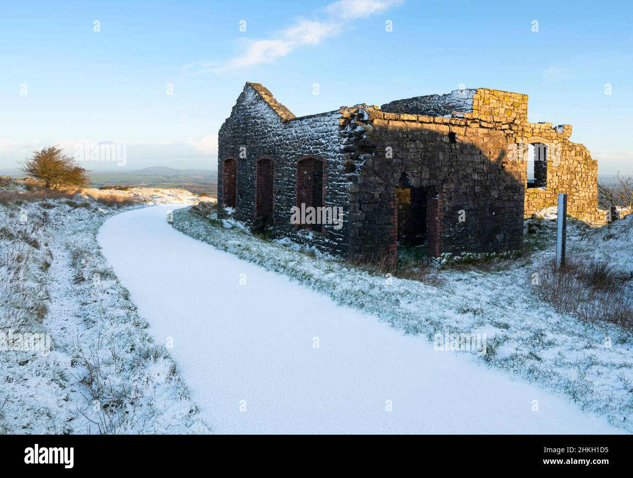 Der Brecherbau steht noch auf Brown Clee Hill, Shropshire. Stockfoto
