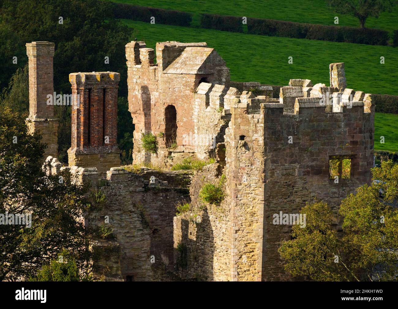 Nahaufnahme von Ludlow Castle, von der St Laurence's Church, Ludlow, Shropshire. Stockfoto