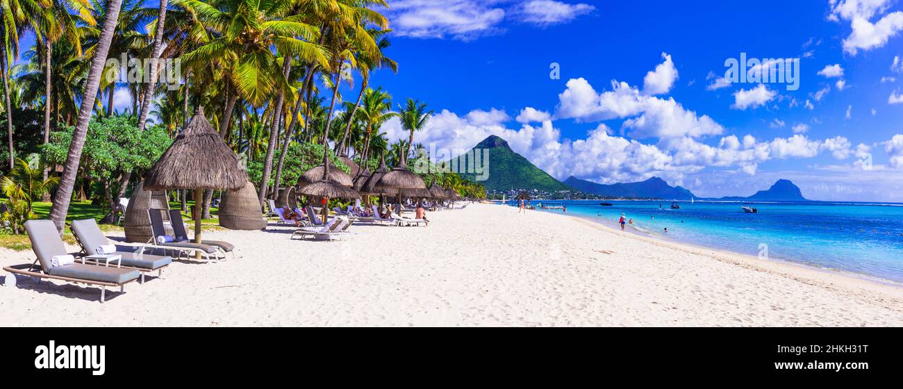 Die besten tropischen Strände. Schöner Flic en Flac Strand mit weißem Sand auf Mauritius Insel. Stockfoto