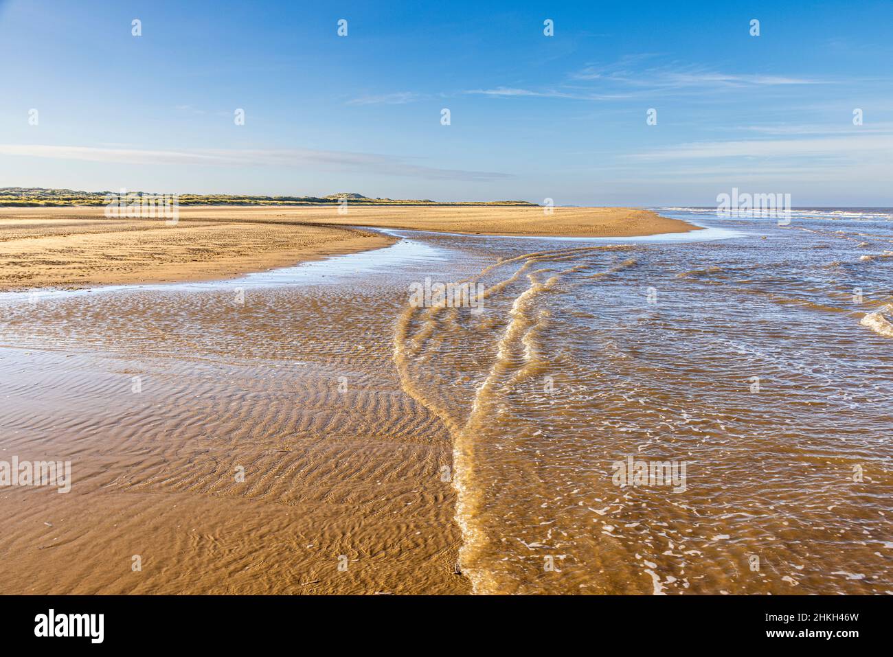 Die Flut in Holkham Bay an der Nordnorfolkküste, England Stockfoto