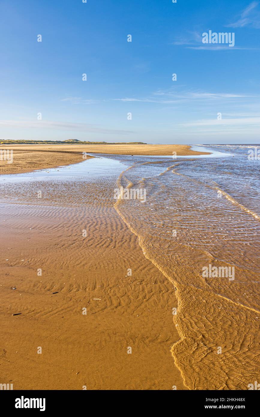 Die Flut bei Holkham Bayon an der North Norfolk Coast, England Stockfoto