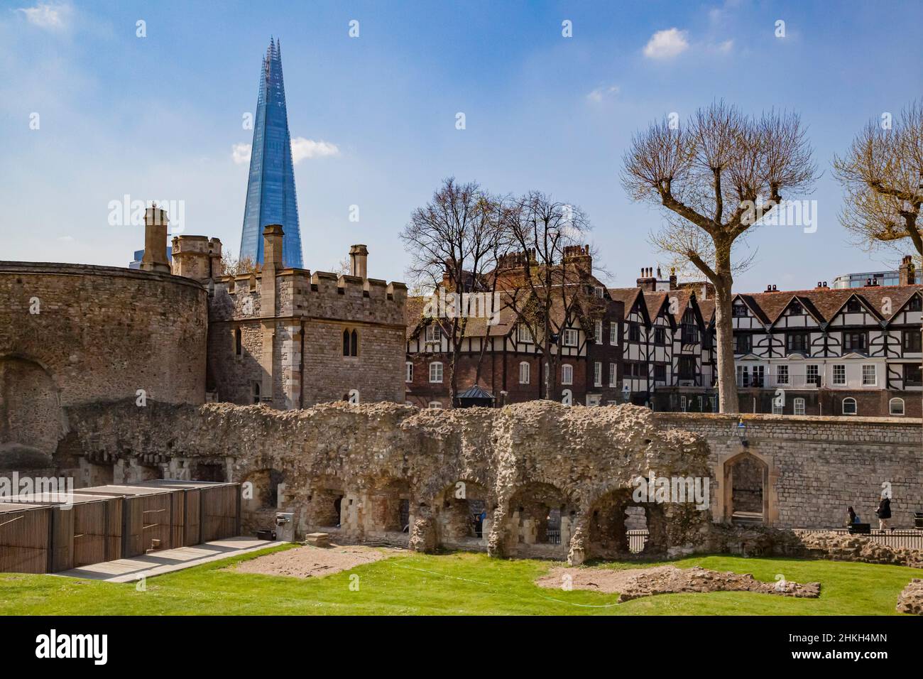Der Shard vom Tower of London aus gesehen Stockfoto