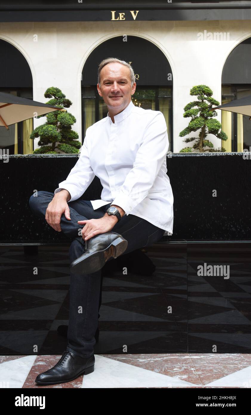 Frankreich. Paris (08). Hotel George V. Christian Le Squer, Küchenchef von 'Le V', dem zwei-Sterne-Michelin-Restaurant des Hotels. Stockfoto