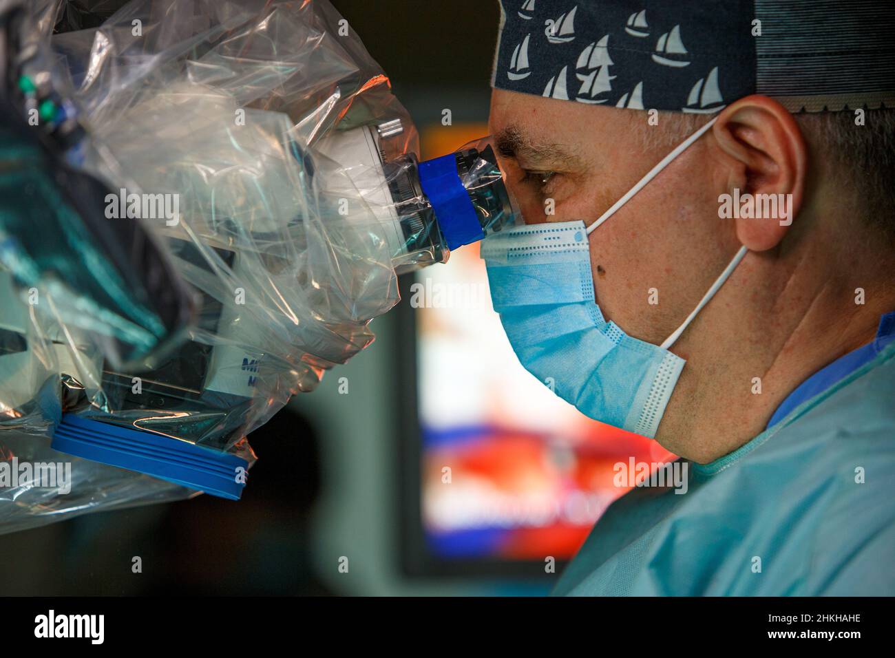 UZHHOROD, UKRAINE - 4. FEBRUAR 2022 - Verdiented Doctor of Ukraine, Mitglied des Ausbildungsausschusses der Europäischen Vereinigung der Neurochirurgischen Gesellschaft Stockfoto