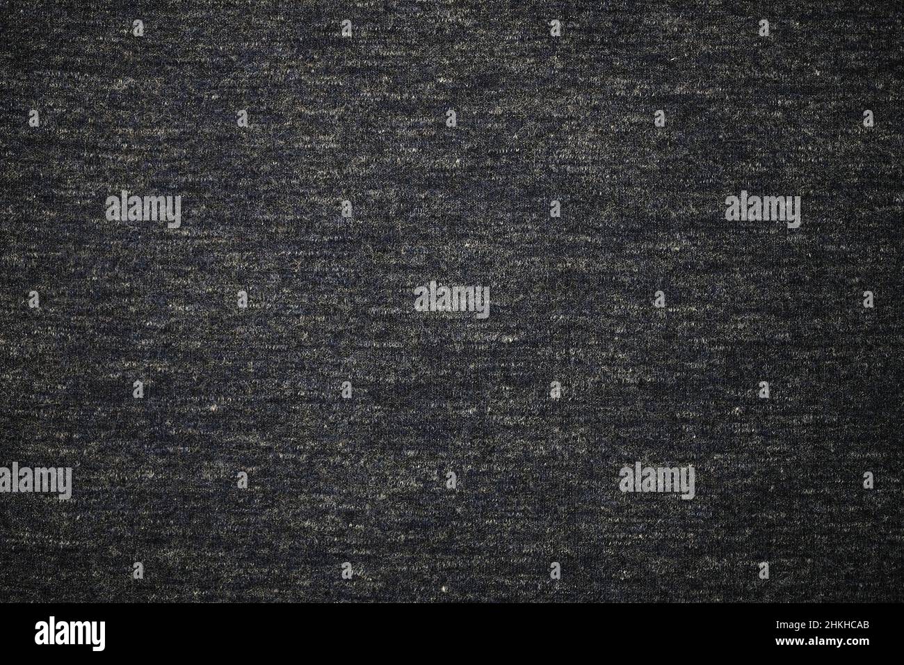 Nahaufnahme mit grauer Stoffstruktur. Hintergrund aus schwarzem Baumwollstoff. Textil, Kleidung. Stockfoto