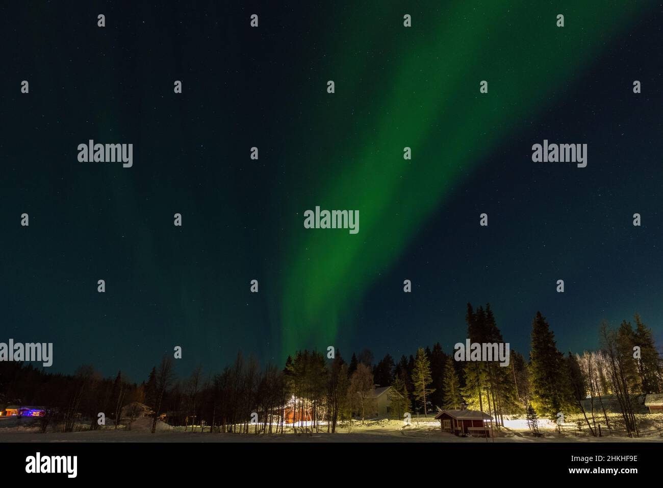 Nordlichter (Aurora Borealis) See Immeljarvi, Levi, Finnland  Stockfotografie - Alamy