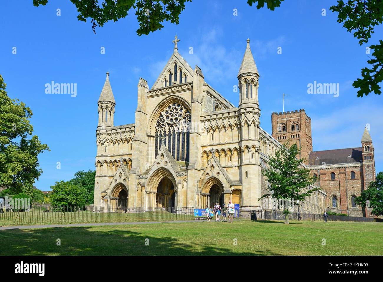 St Albans Kathedrale von Vintry Garten, St. Albans, Hertfordshire, England, Vereinigtes Königreich Stockfoto