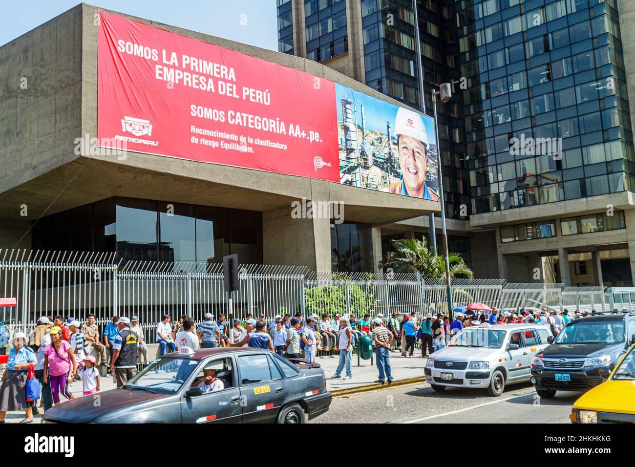 Lima Peru, San Isidro, Avenida Canaval y Moreyra, Petroperu, das Hauptquartier von Petróleos del Perú, indigene Gemeinschaften protestieren gegen die Ölverschmutzung Stockfoto
