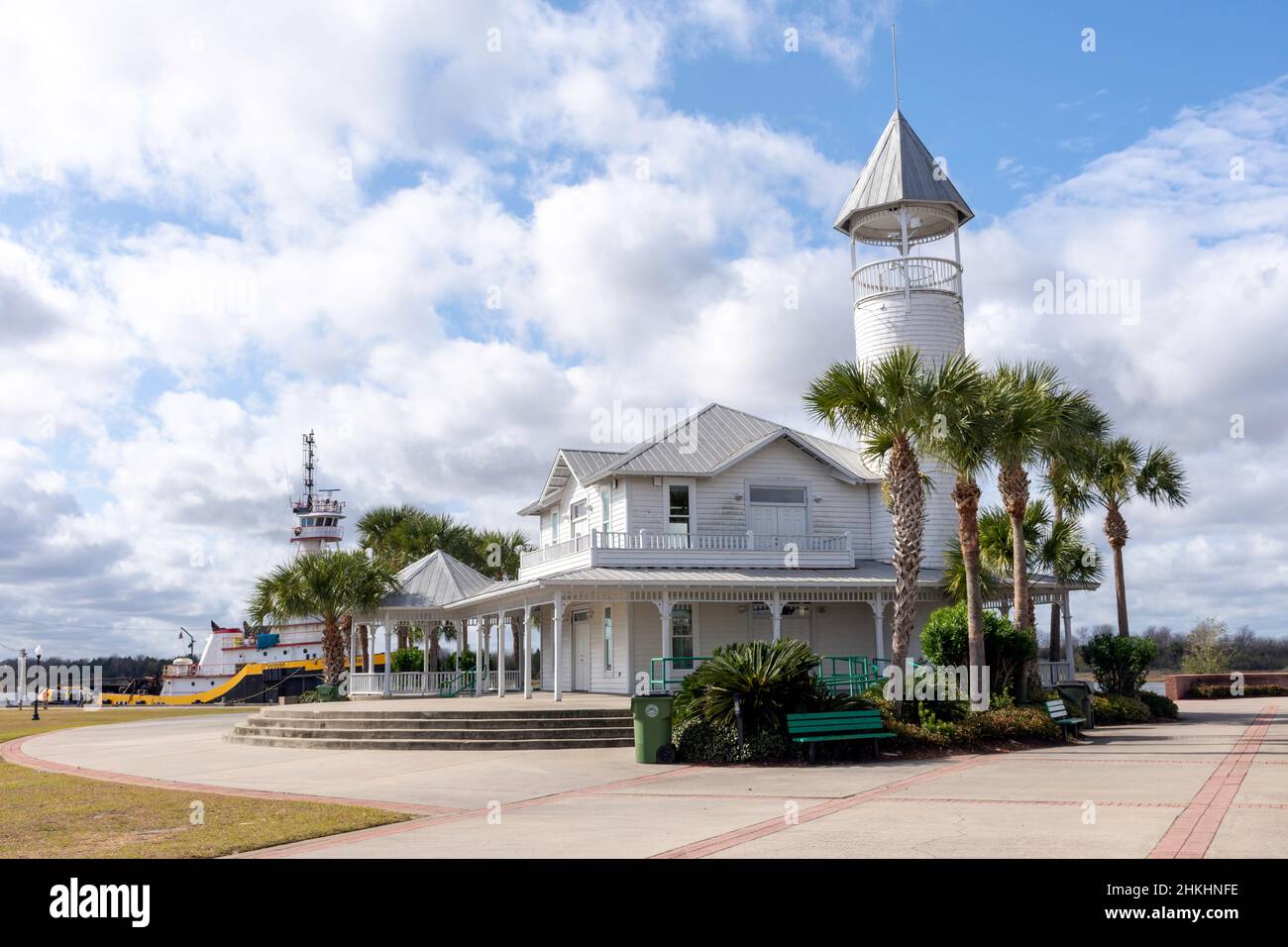 Brunswick, Georgia, USA - 4th. Feb 2022: Ein historisches Gebäude im Mary Ross Park, Heimat eines lokalen Bauernmarktes und des jährlichen Brunswick Stewbile Stockfoto