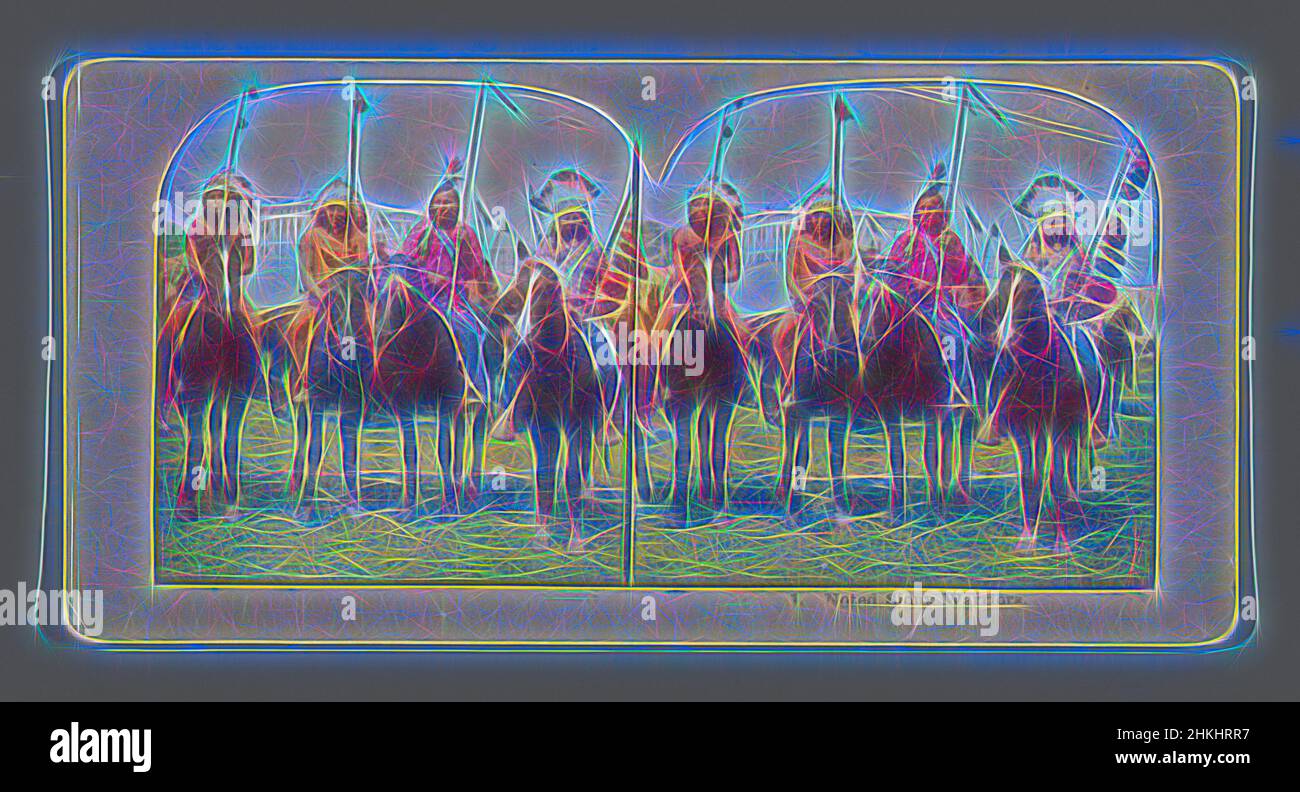 Inspiriert von vier Sioux-Männern zu Pferd, bekannte Sioux Warriors, USA, 1890 - 1920, Papier, Höhe 88 mm × Breite 178 mm, neu erfunden von Artotop. Klassische Kunst neu erfunden mit einem modernen Twist. Design von warmen fröhlichen Leuchten der Helligkeit und Lichtstrahl Strahlkraft. Fotografie inspiriert von Surrealismus und Futurismus, umarmt dynamische Energie der modernen Technologie, Bewegung, Geschwindigkeit und Kultur zu revolutionieren Stockfoto
