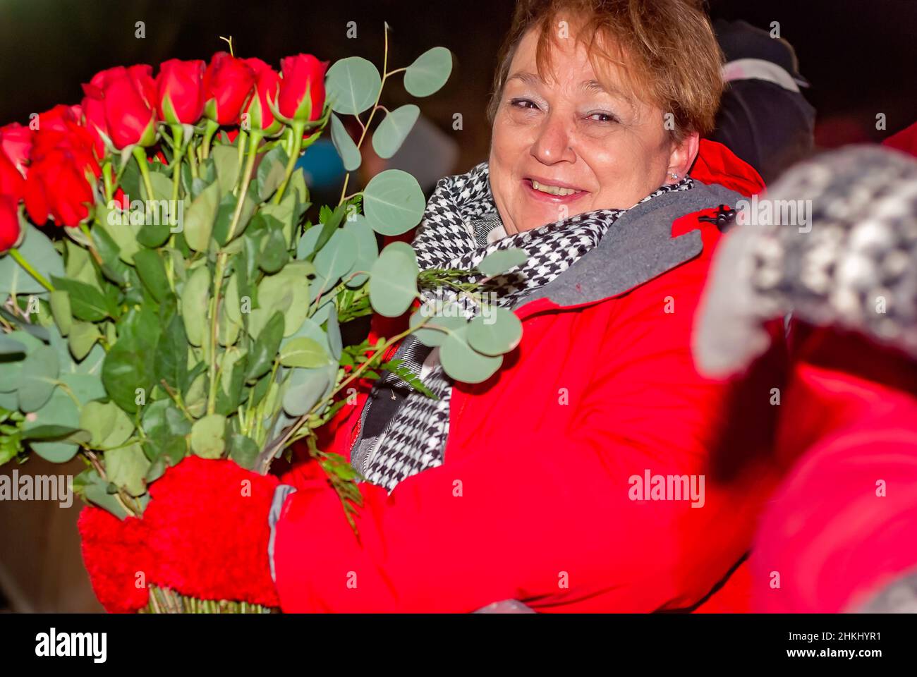 Ein Fan von Crimson Tide wartet darauf, dem Team zum Sieg bei der Nationalmeisterschaft am 8. Januar 2010 in Tuscaloosa, Alabama, zu gratulieren. Stockfoto