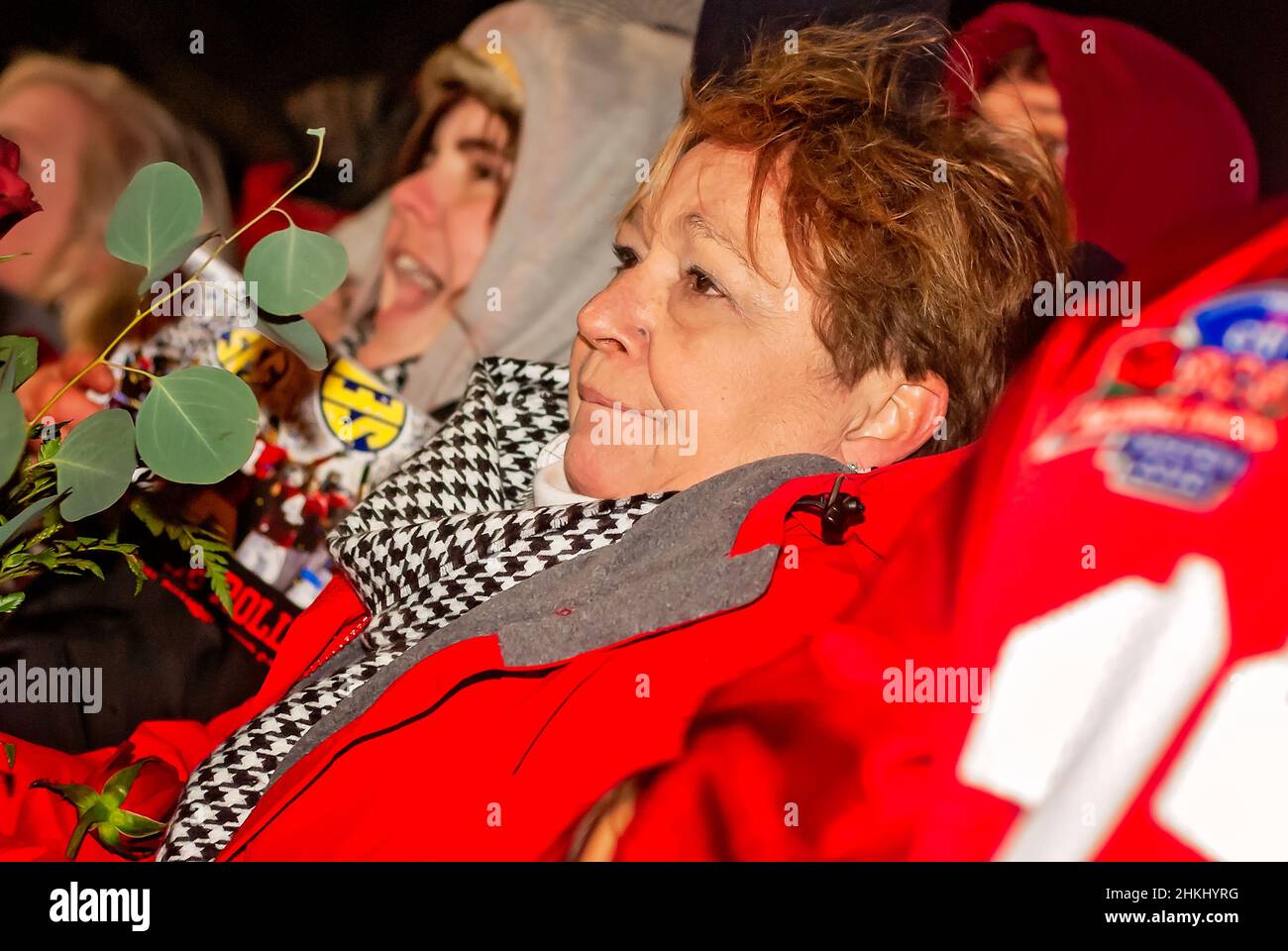 Ein Fan von Crimson Tide wartet darauf, dem Team zum Sieg bei der Nationalmeisterschaft am 8. Januar 2010 in Tuscaloosa, Alabama, zu gratulieren. Stockfoto