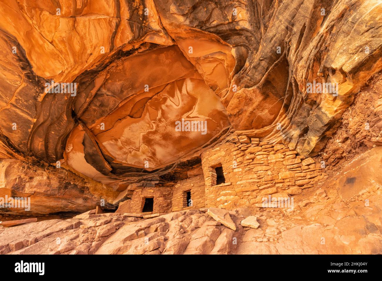 Legendäre Ruine des gefallenen Dachs im Road Canyon im Bears Ears National Monument, Utah. Stockfoto