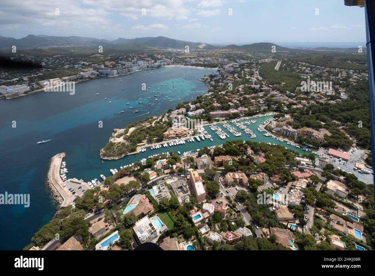 Luftaufnahme, Hafen Santa Ponca, Steinkreuz Cruz del Descubrimiento, Santa Ponça, Calvià, Mallorca, Balearen, Spanien, es, Europa, Urlaub hom Stockfoto