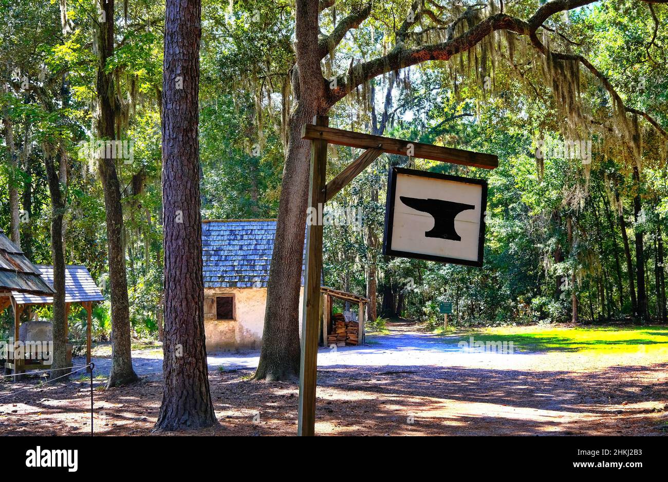SAVANNAH, GEORGIA - 25. Oktober 2021: Savannah ist die älteste Stadt Georgiens. Von der historischen Architektur und den Kirchen bis zu den Parks und Denkmälern, Stockfoto