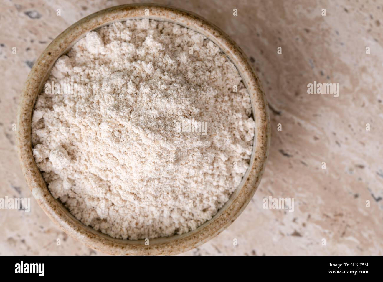 Hafermehl in einer Schüssel Stockfoto