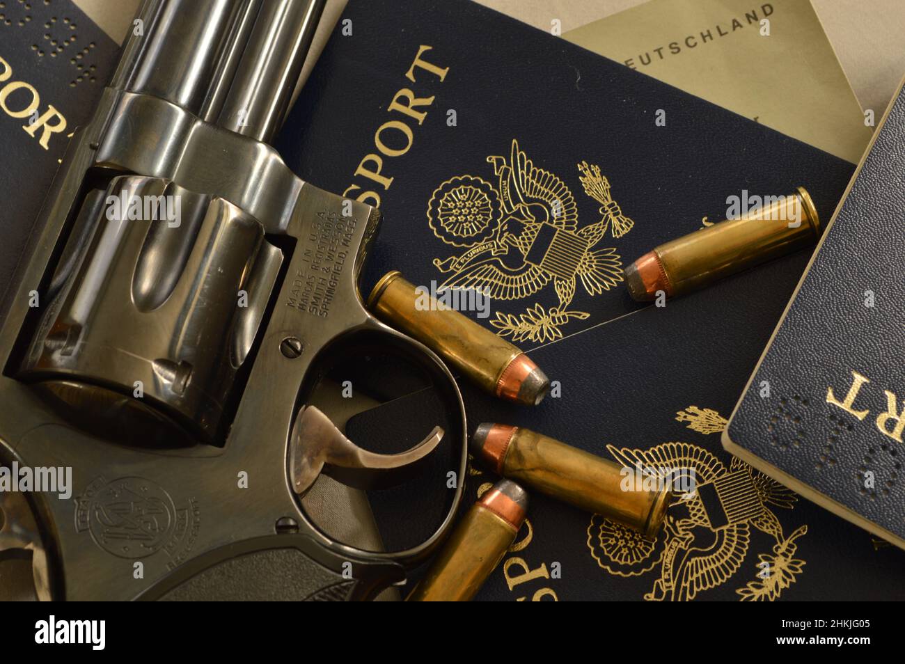 .41 S&W Revolver, Pässe, Geheimagent Stockfoto
